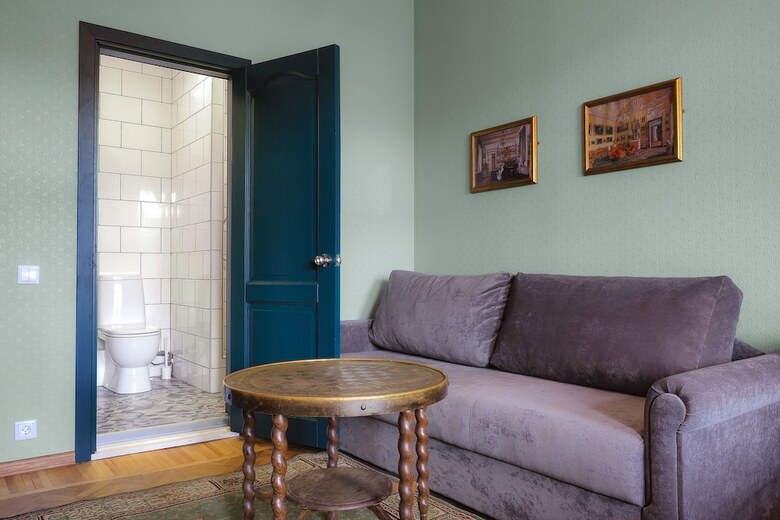 Bed & Breakfast Friends Rooms On Vosstaniya