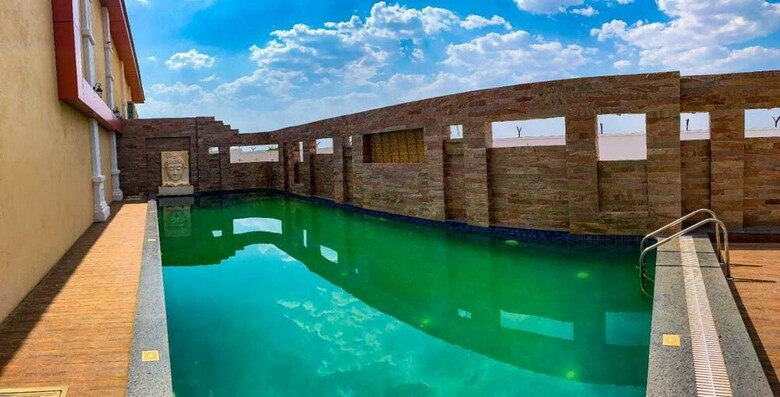 Hotel Spoorti Resort And Club
