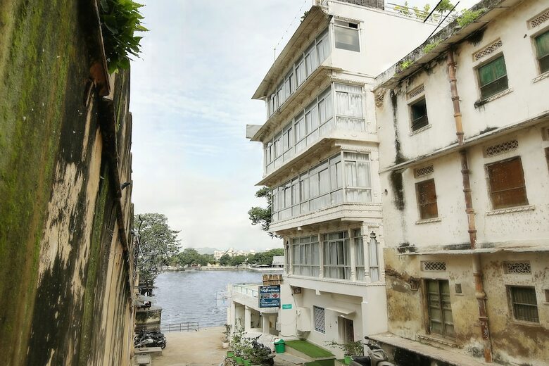 Hotel The Shaharkot By The Lake