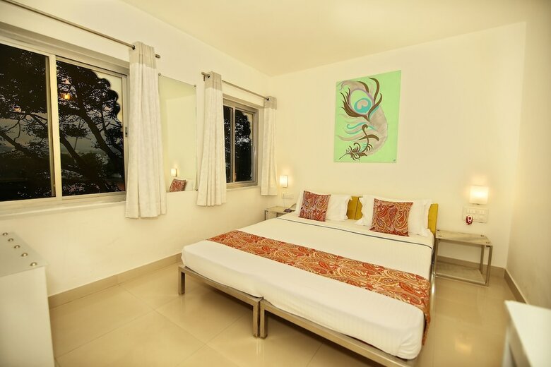 Hotel The Shaharkot By The Lake