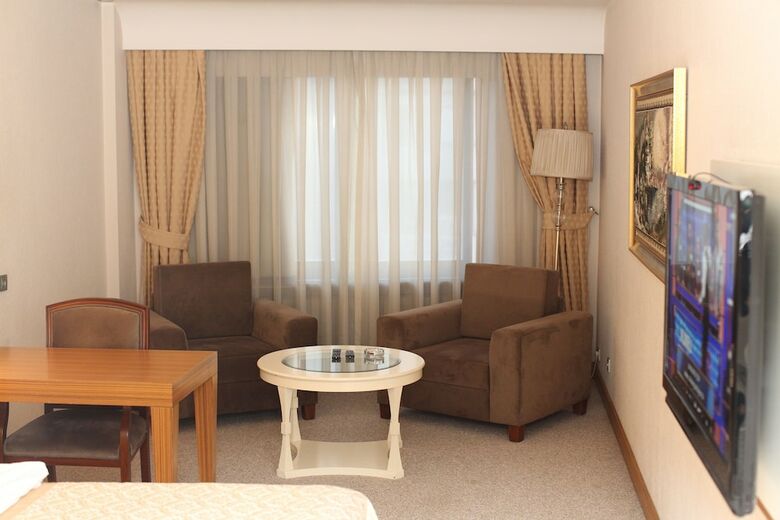 Park Royal Hotel