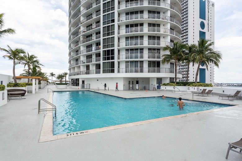 Apartamentos High-rise Luxury Retreat At Opera Tower
