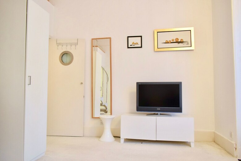 Apartamentos Elegant Mezzanine Studio Flat In Belsize Park