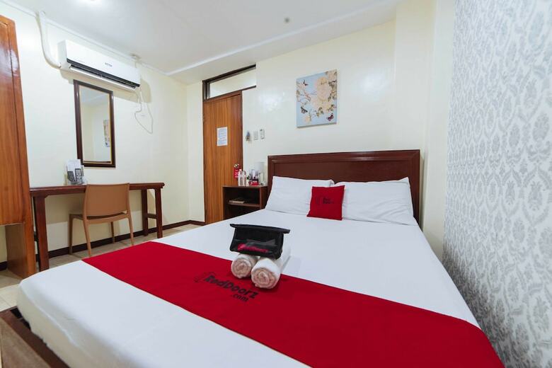 Hotel Reddoorz @ General Luna Davao
