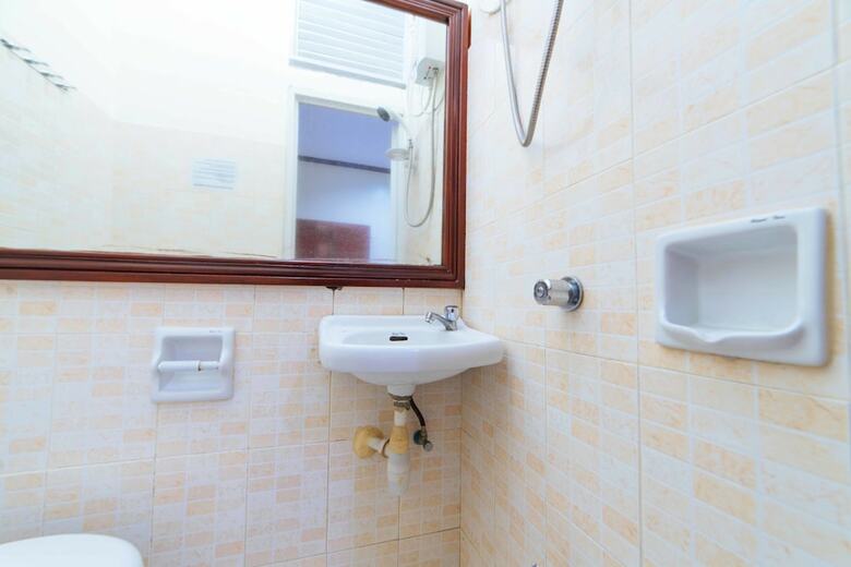 Hotel Reddoorz @ General Luna Davao