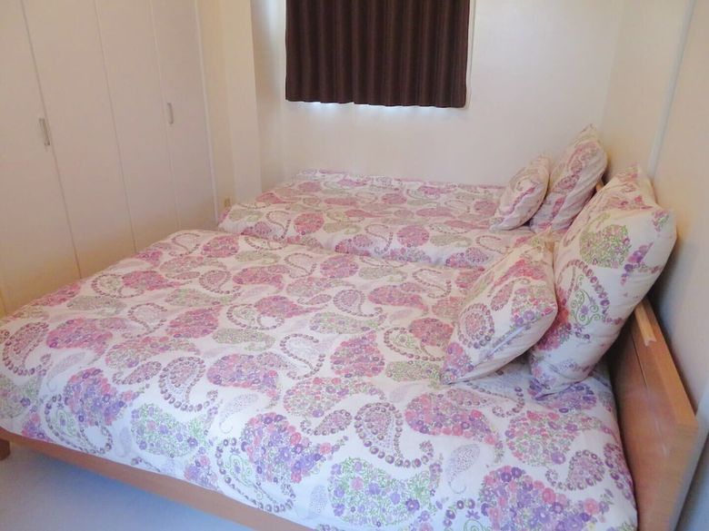 Apartamentos Base Side House