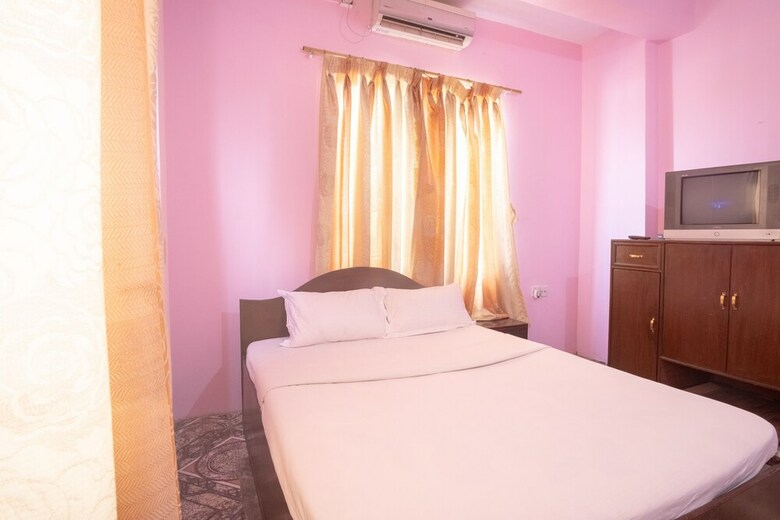 Spot On 550 Hotel Gangotri Highway
