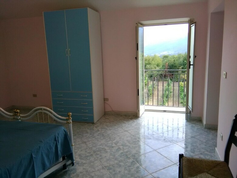 House With 3 Bedrooms In Formicola, With Wifi