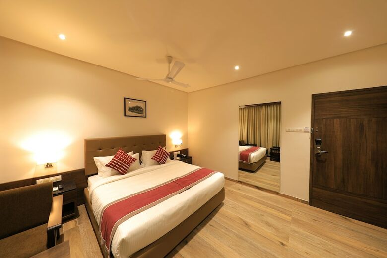 Hotel The Byke Suraj Club