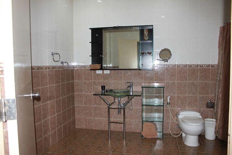 Hotel Pundaquit Luxury Resort