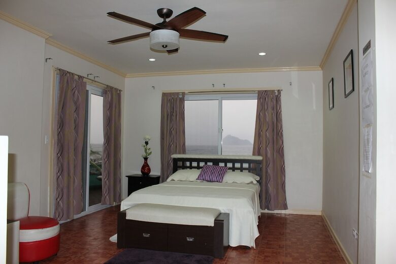 Hotel Pundaquit Luxury Resort