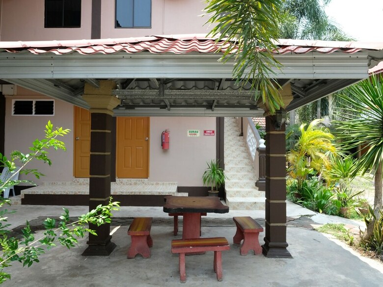 Hotel Oyo 44005 Senangin Resort & Cafe