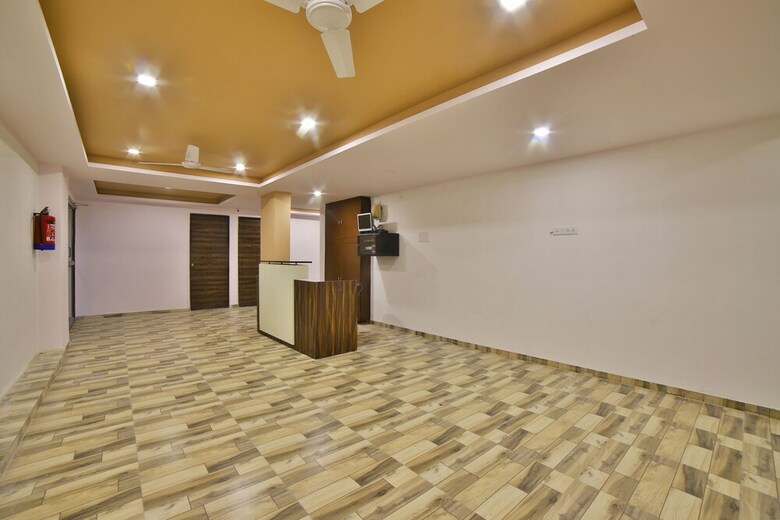 Hotel Oyo Flagship 27974 Madhuram Arcade