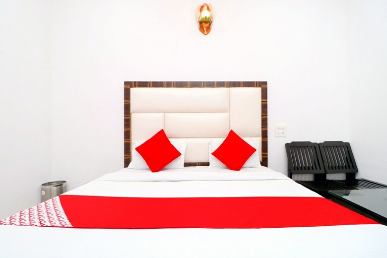 Oyo 43845 Hotel Red Velvet Inn