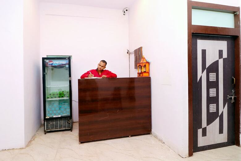 Oyo 43845 Hotel Red Velvet Inn