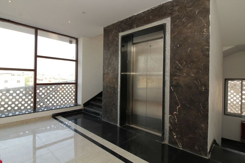 Hotel Oyo 35362 My Place S R Nagar