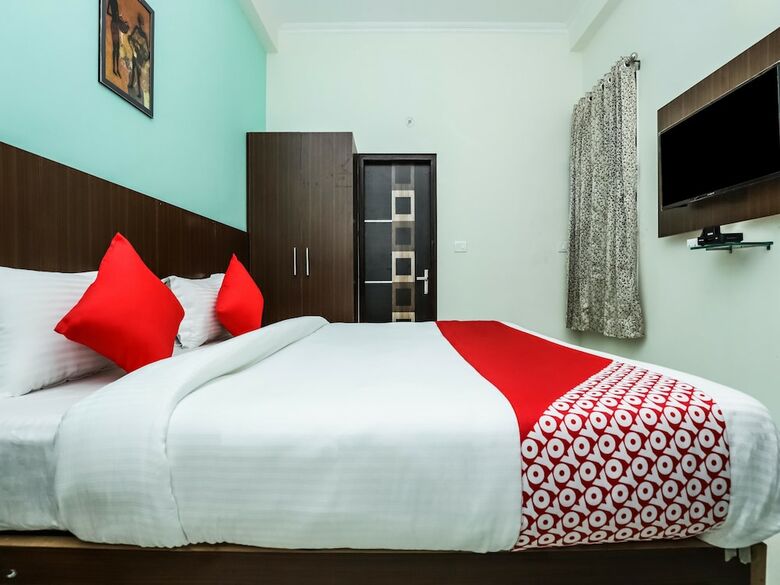 Hotel Oyo 29022 Golden Imperial