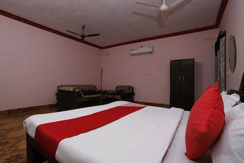 Hotel Oyo 29714 Mumal Resort