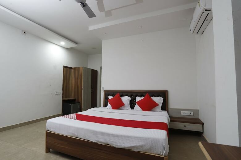 Hotel Oyo 29714 Mumal Resort