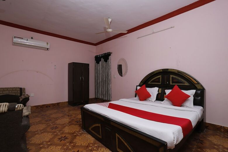 Hotel Oyo 29714 Mumal Resort