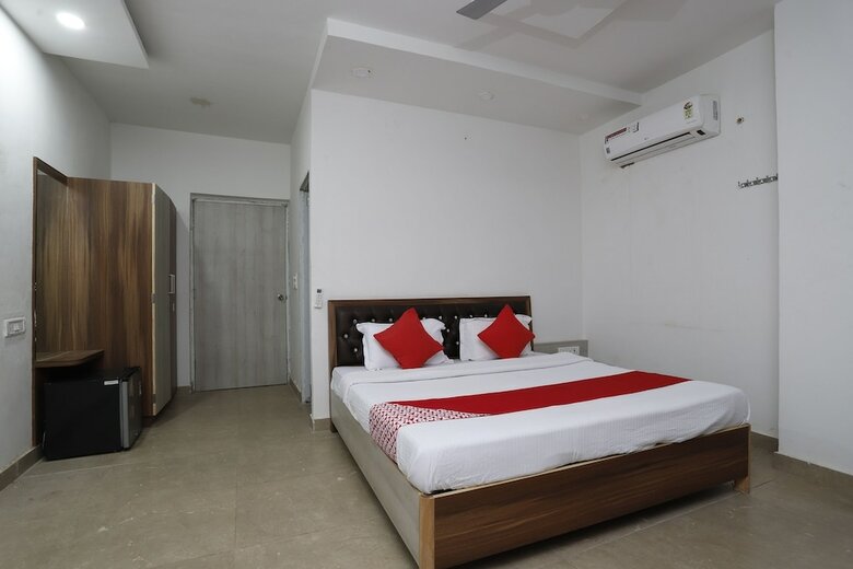 Hotel Oyo 29714 Mumal Resort