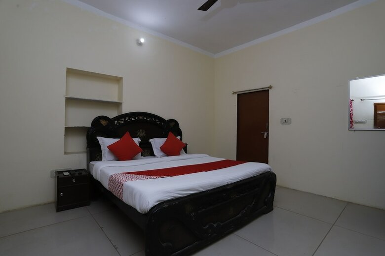 Hotel Oyo 29714 Mumal Resort