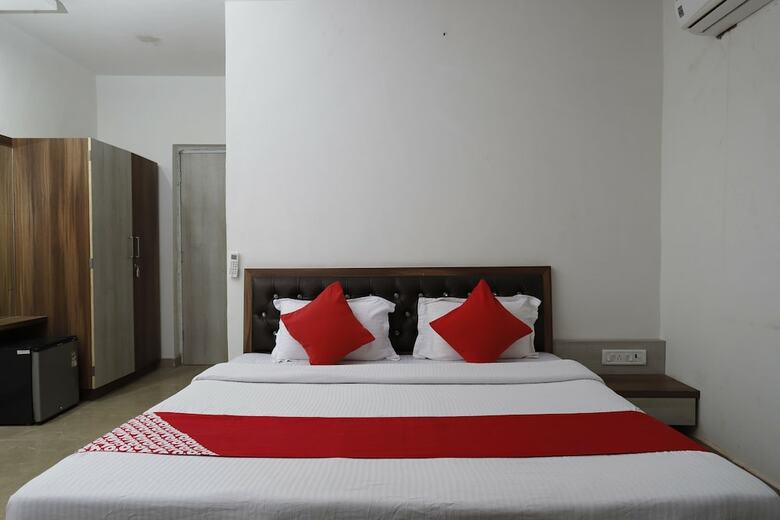 Hotel Oyo 29714 Mumal Resort