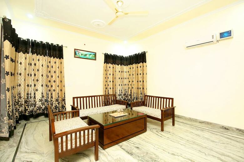 Hotel Oyo 38009 The Sai Villa