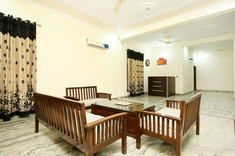 Hotel Oyo 38009 The Sai Villa