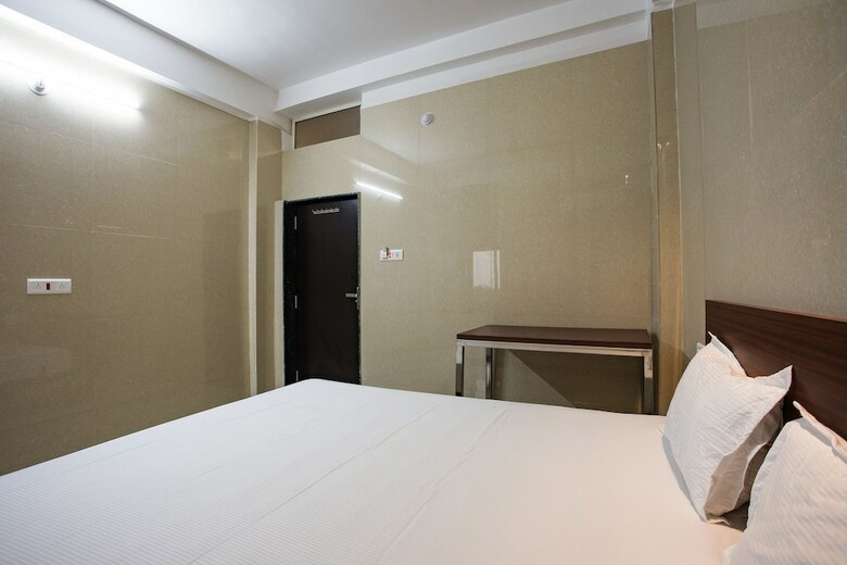 Spot On 23725 Jay Shanti Palace Hotel