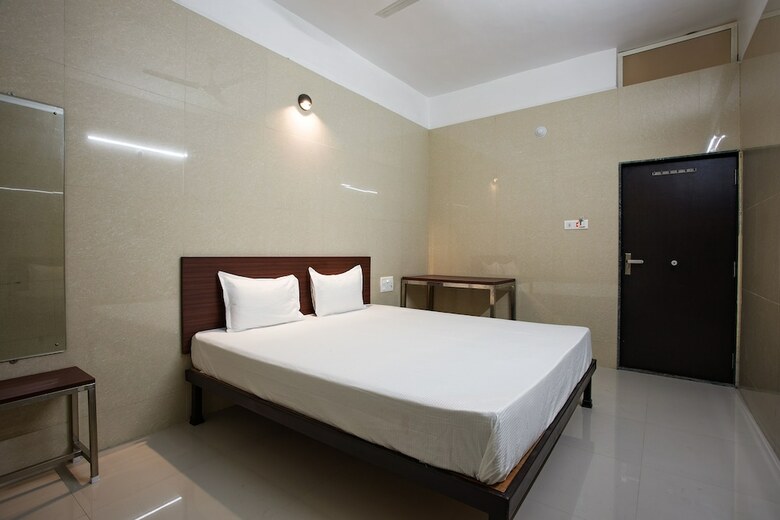 Spot On 23725 Jay Shanti Palace Hotel