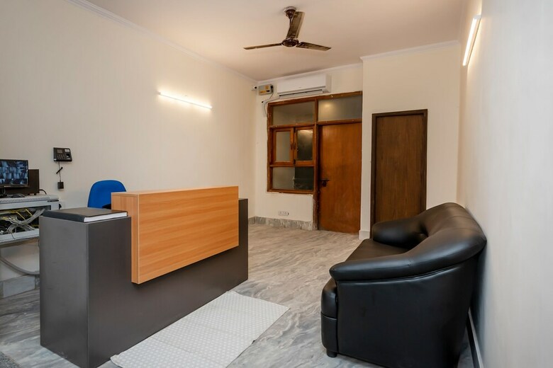 Hotel Oyo Flagship 45264 Opposite Paryavaran Complex Post Office