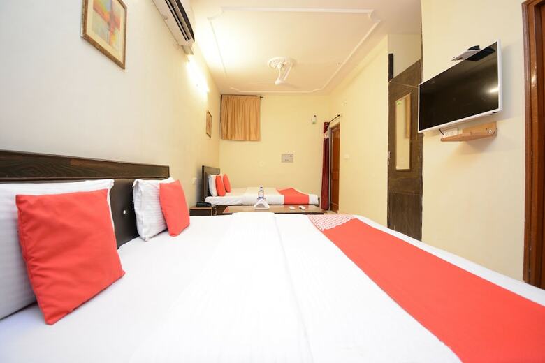Oyo 4894 Hotel The Diamond Chandigarh