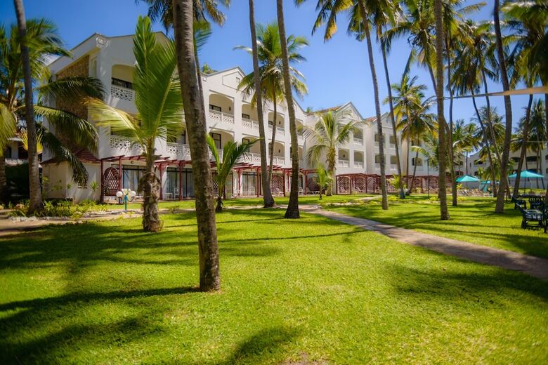 Hotel Sarova Whitesands Beach Resort & Spa