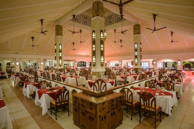 Hotel Sarova Whitesands Beach Resort & Spa