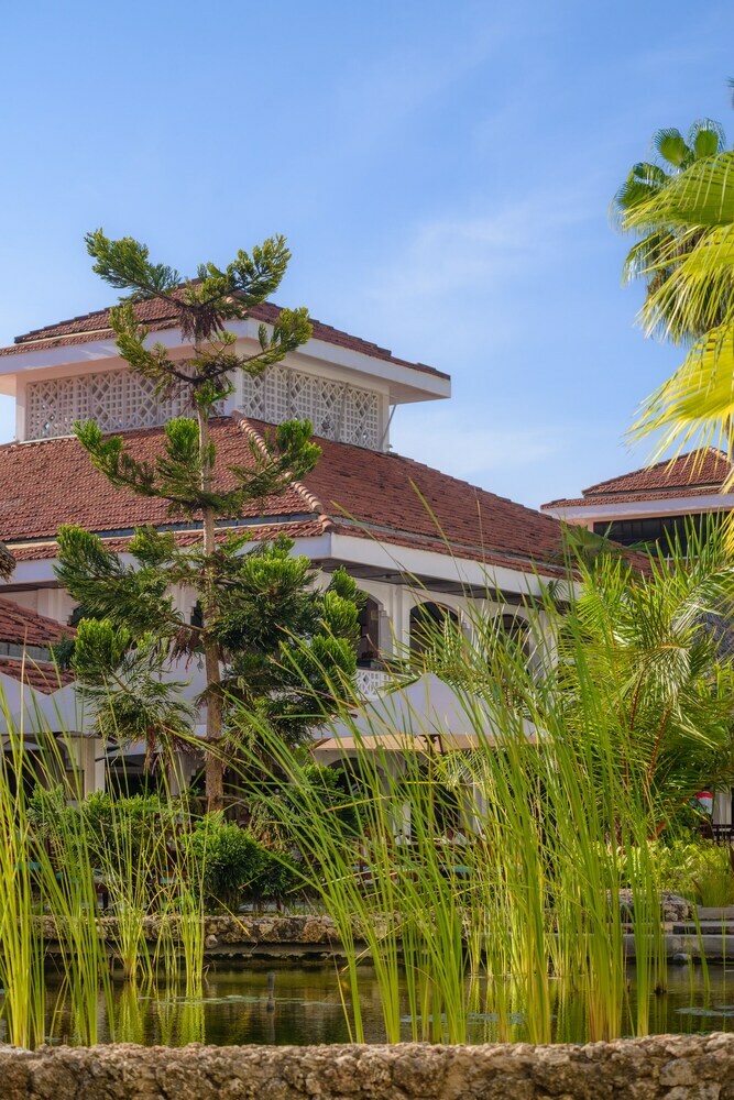 Hotel Sarova Whitesands Beach Resort & Spa