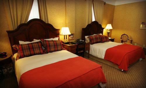 Hotel Charley Creek Inn