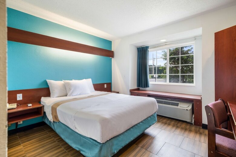 Hotel Microtel Inn & Suites By Wyndham Brunswick