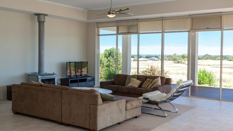 Golfers Paradise - 52 Huntingdale Drive