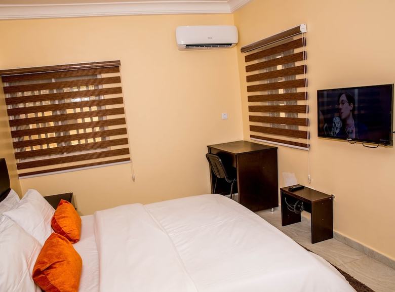 Tennys Place Apartments Garki