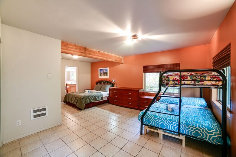 Mt. Baker Lodging Cabin 40 ? Pool Table, Sleeps 11! By Mbl