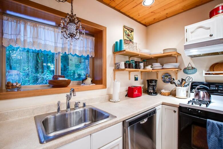 Mt. Baker Lodging  Cabin 4 ?pet Friendly, Sleeps 5! By Mbl