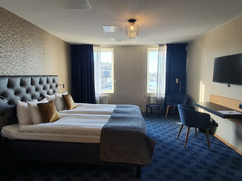 Dockyard Hotel