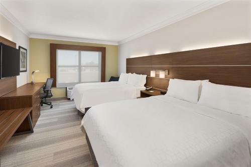 Holiday Inn Express Hotel & Suites Byron
