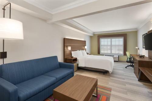 Holiday Inn Express Hotel & Suites Byron