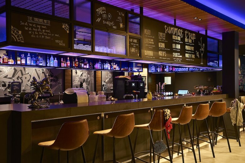 Hotel Moxy Paris Charles de Gaulle Airport