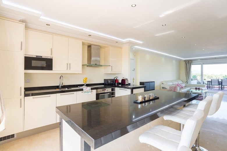 Malagasuite Marbella Solarium & Pool Apartment