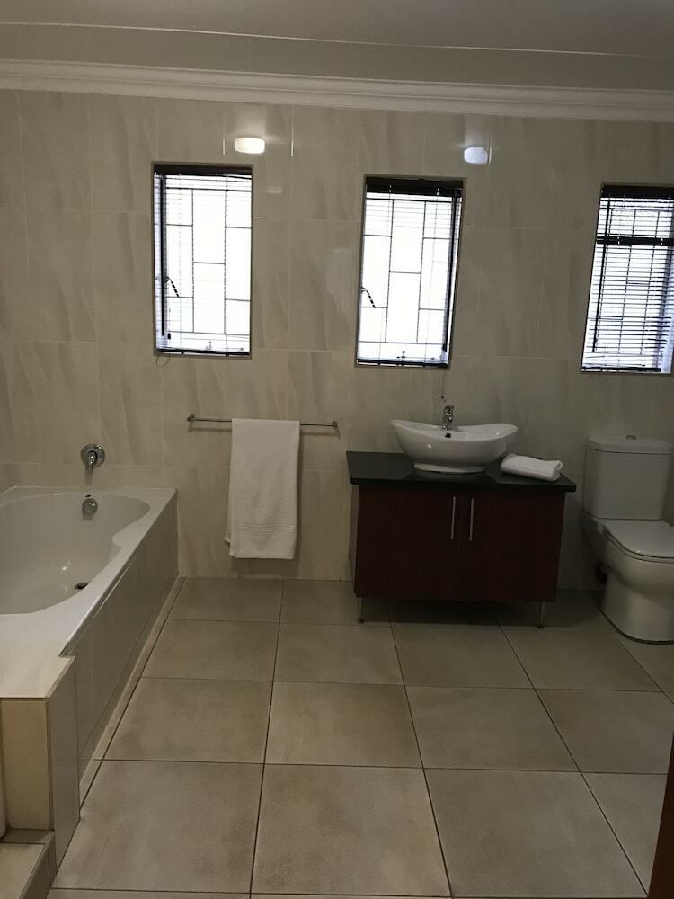 Hotel Global Village Guest House