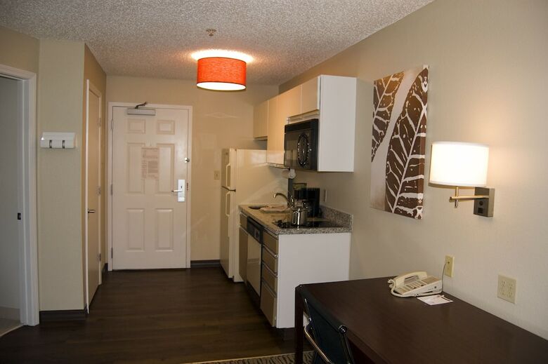 Hotel Hawthorn Suites By Wyndham Omaha / Old Mill