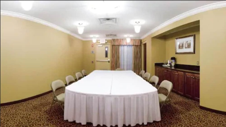 Holiday Inn Express Hotel & Suites Macon-west